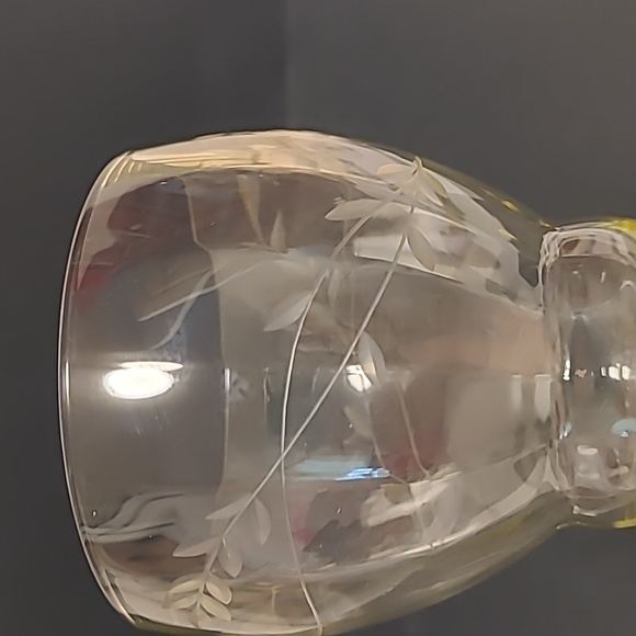 Set of 4 Vintage Etched Vaseline Glasses - Picture 9 of 17